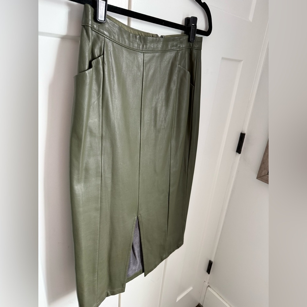 Who What Wear Khaki Pencil Skirt size 2 EUC. - Picture 3 of 7